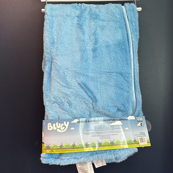 NWT Bluey hooded blanket - Picture 3 of 4